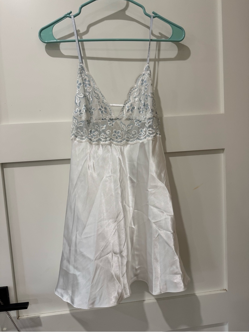 NWT In Bloom for Jonquil White Satin Lace Trim Chemise Slip dress size small